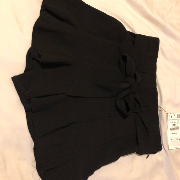 🔹Price Drop🔹 Zara pleated shorts - Picture 3 of 4
